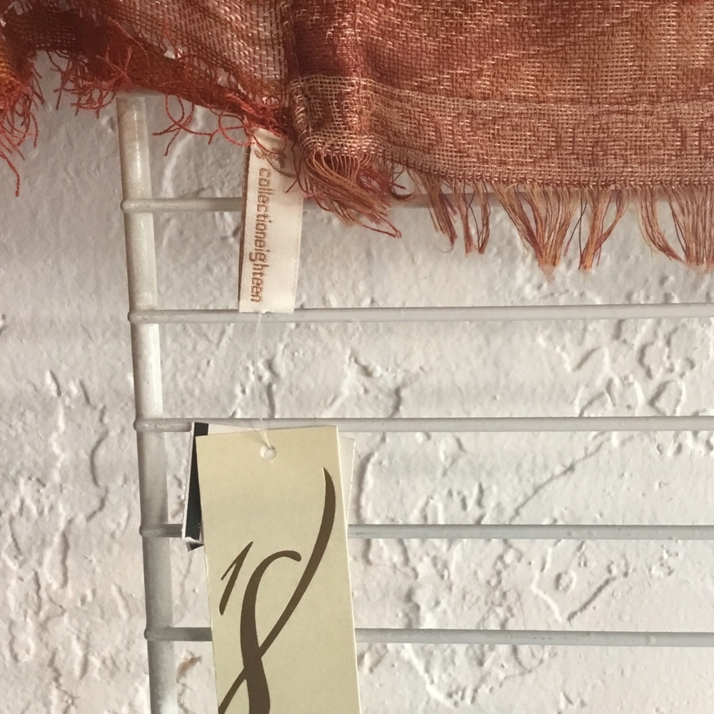 Collectioneighteen scarf - Picture 2 of 4